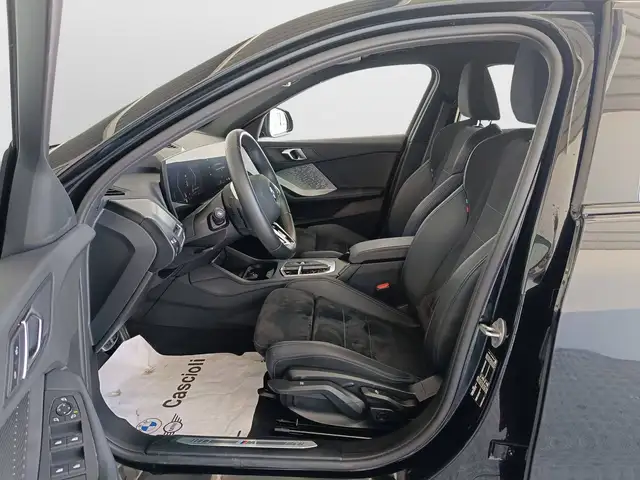 BMW 1 Series view 8