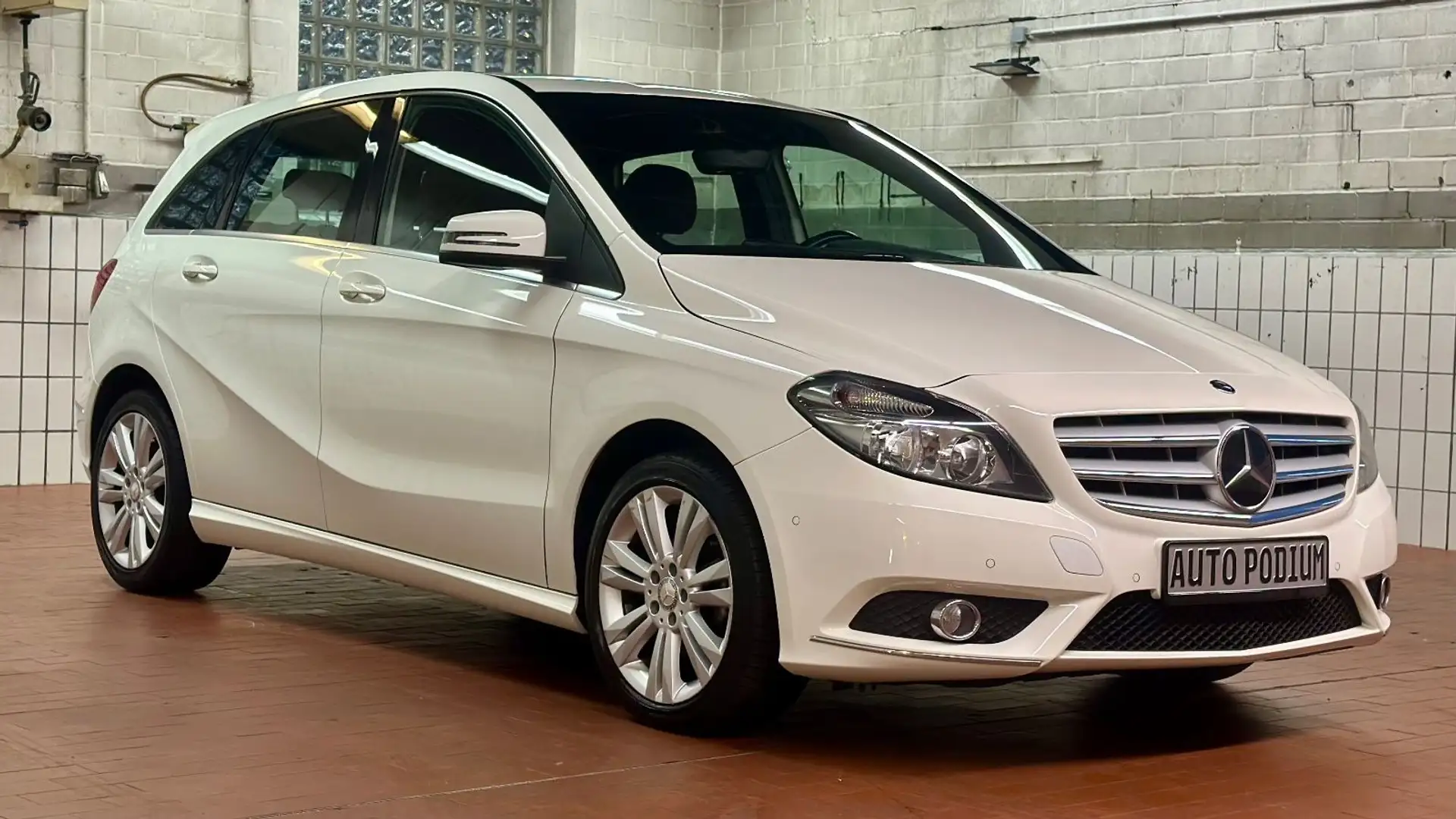 Mercedes-Benz B 180 cdi/ Tüv Neu/ Scheckheft/ Leder/ NAVI Weiß - 1