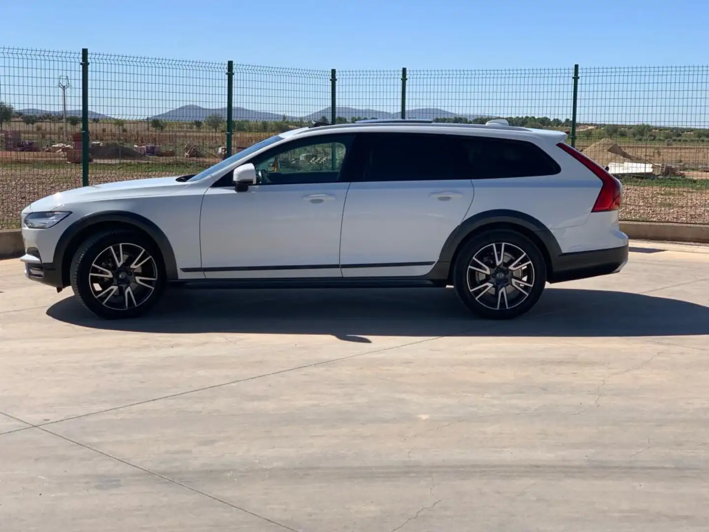 Volvo V90 Cross Country D4 Pro AWD Aut. Alb - 1