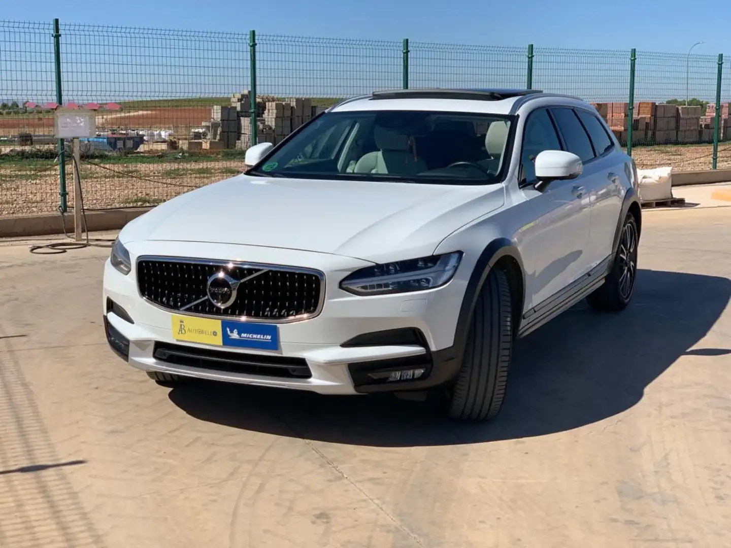 Volvo V90 Cross Country D4 Pro AWD Aut. Blanc - 2