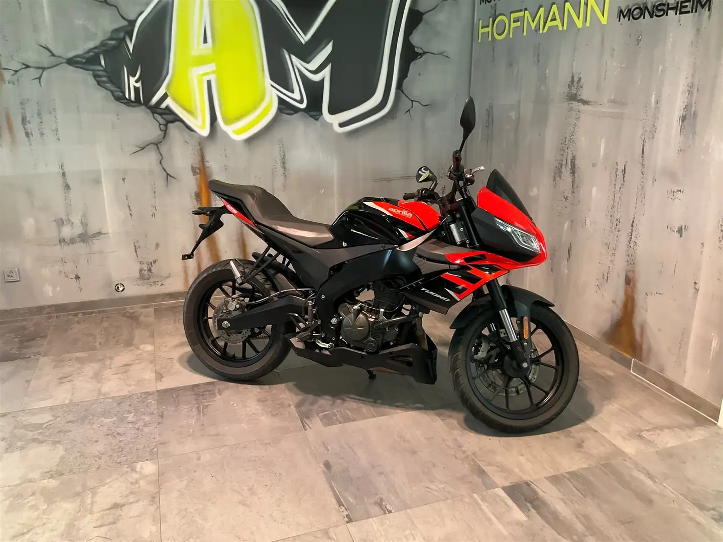 Aprilia Tuono Чорний - 1