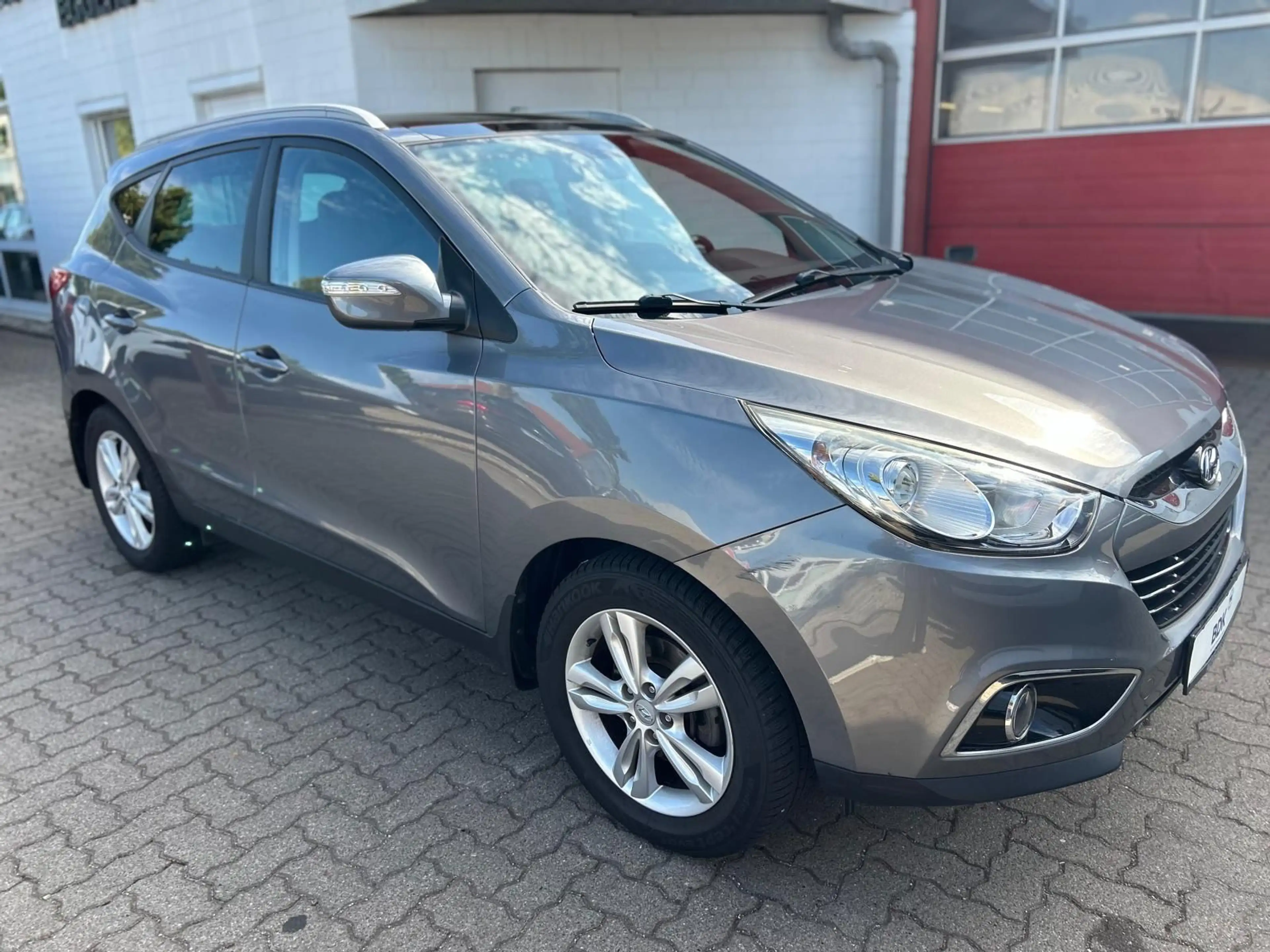 Hyundai iX35 Premium AWD/AUT/PANO/AHK/LEDER/NAVI/SHZ — photo 2