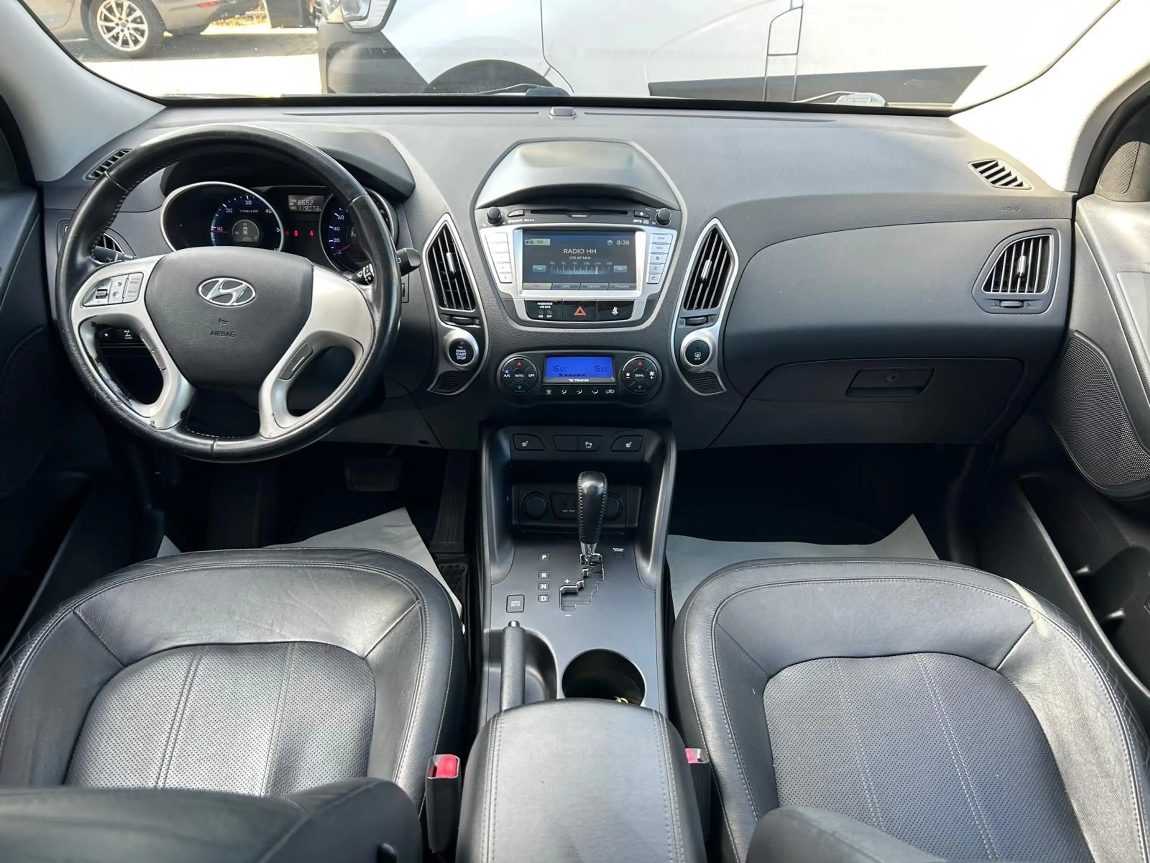 Hyundai iX35 Premium AWD/AUT/PANO/AHK/LEDER/NAVI/SHZ — photo 12