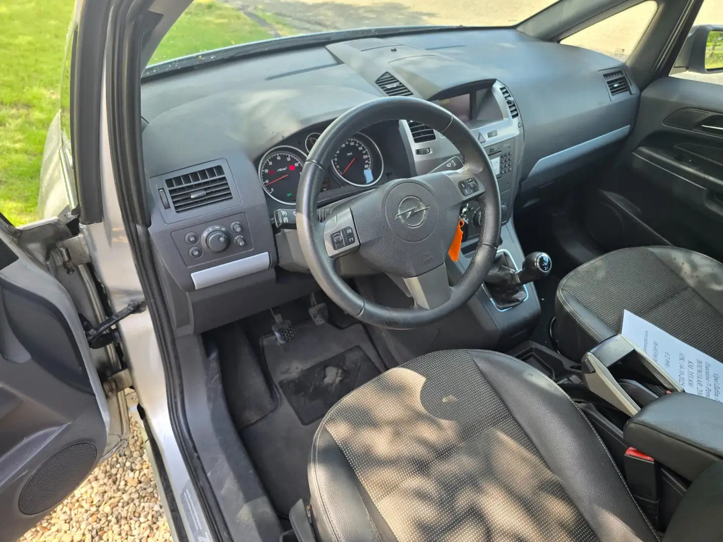 Opel Zafira 1.6 Executive 7-persoons AIRCO/cruise Grijs - 2