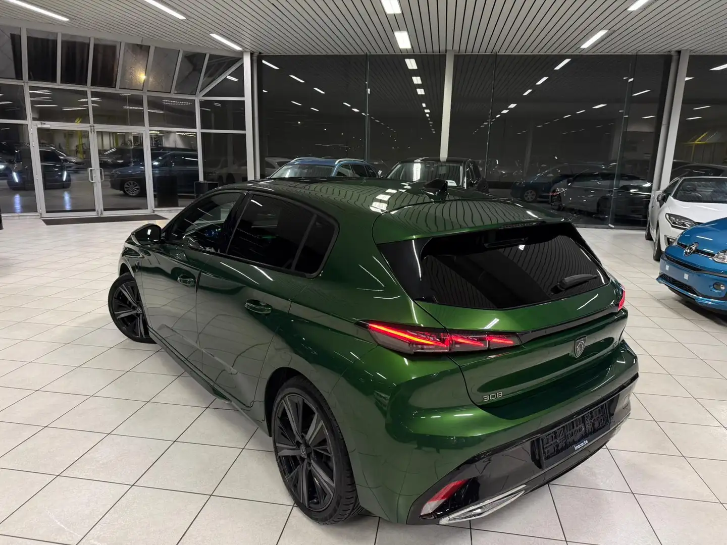 Peugeot 308 tomatique 1.2i Essence 96kW Euro 6d-ISC-FCM Grün - 2
