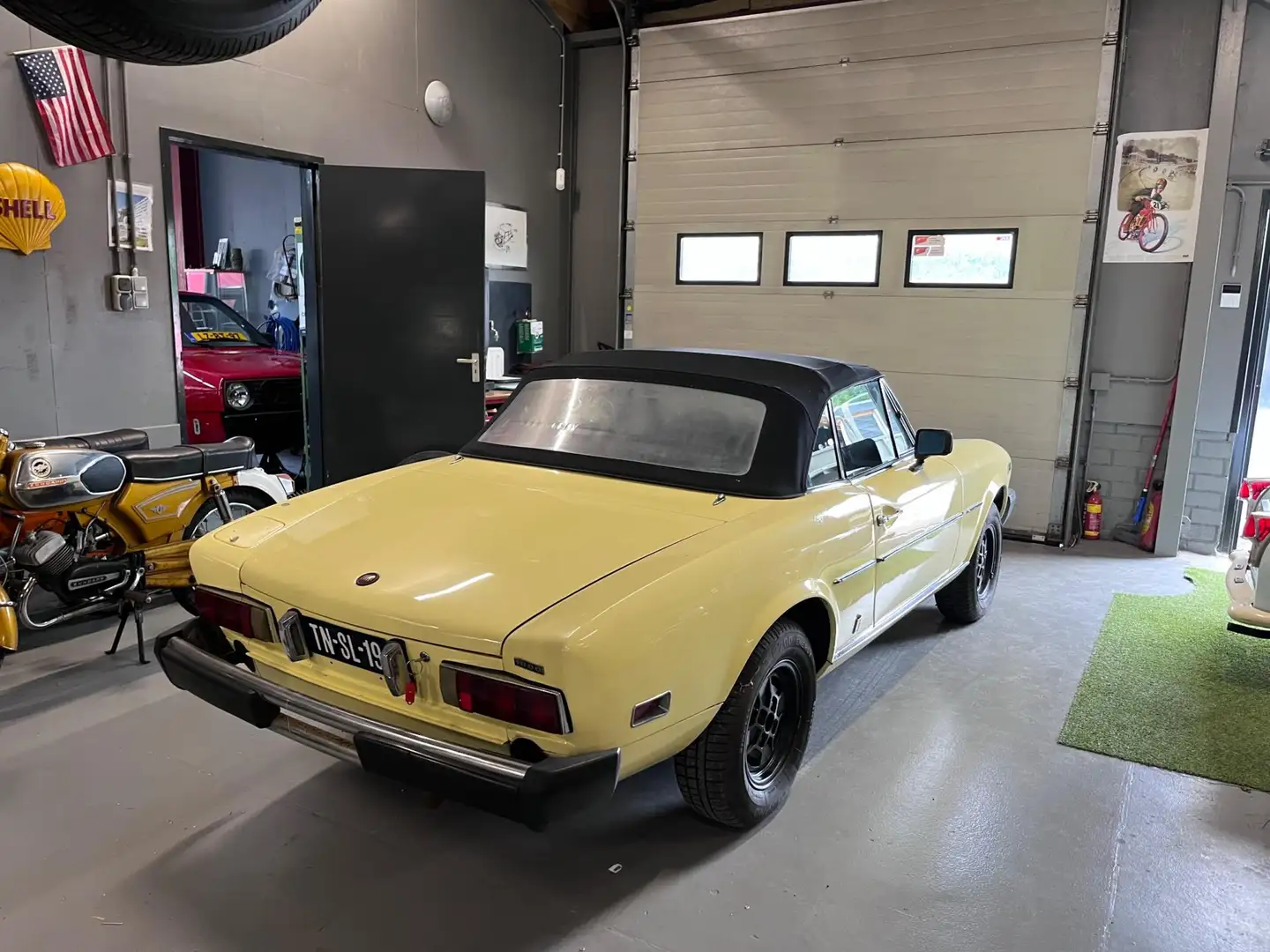 Fiat 124 Spider 1800 Sport Wit - 2