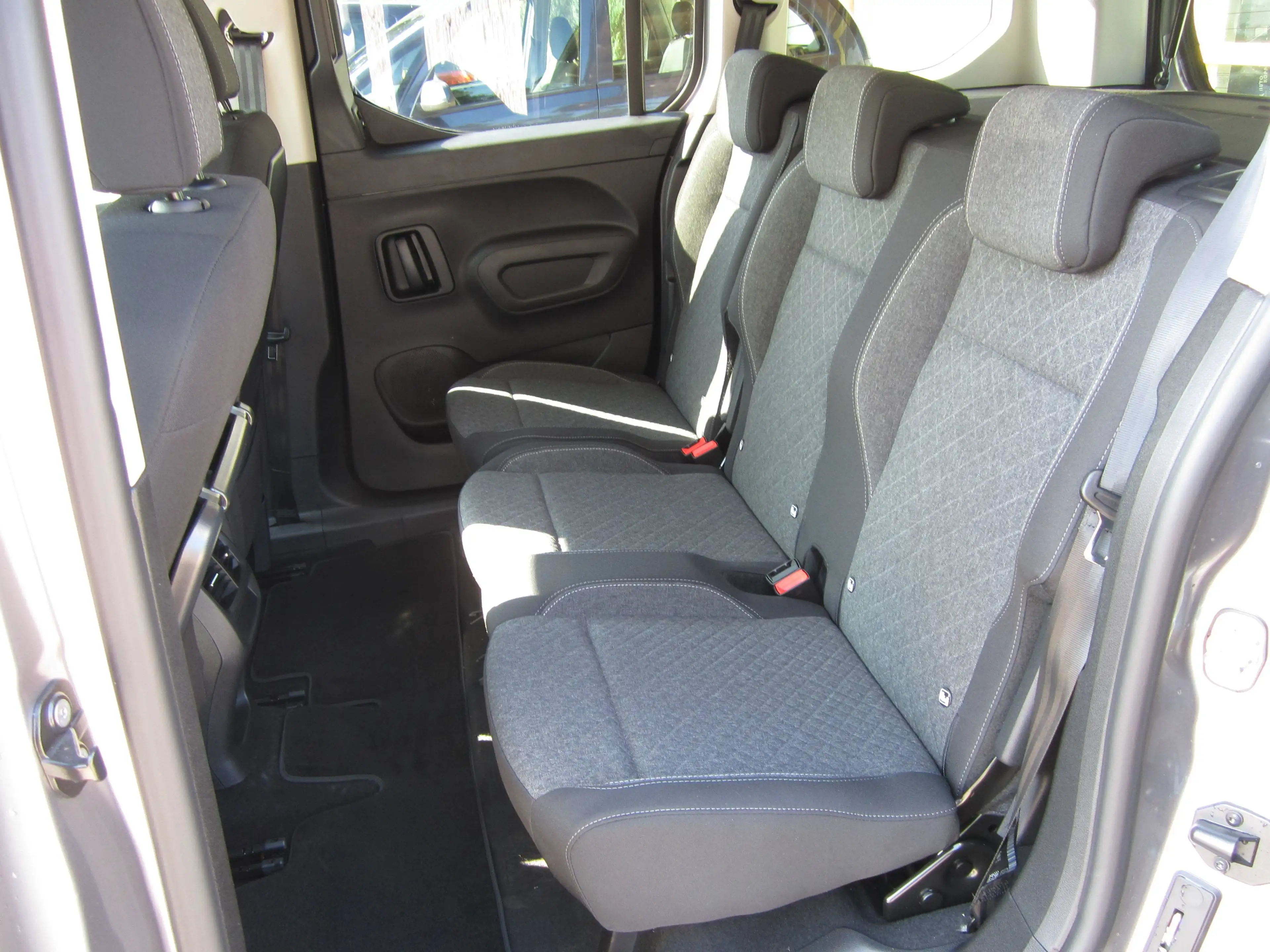 Opel Combo Life 1.2 T. 81kW "Edition+" - Deutsche UPE: 30.295,00 € — photo 9