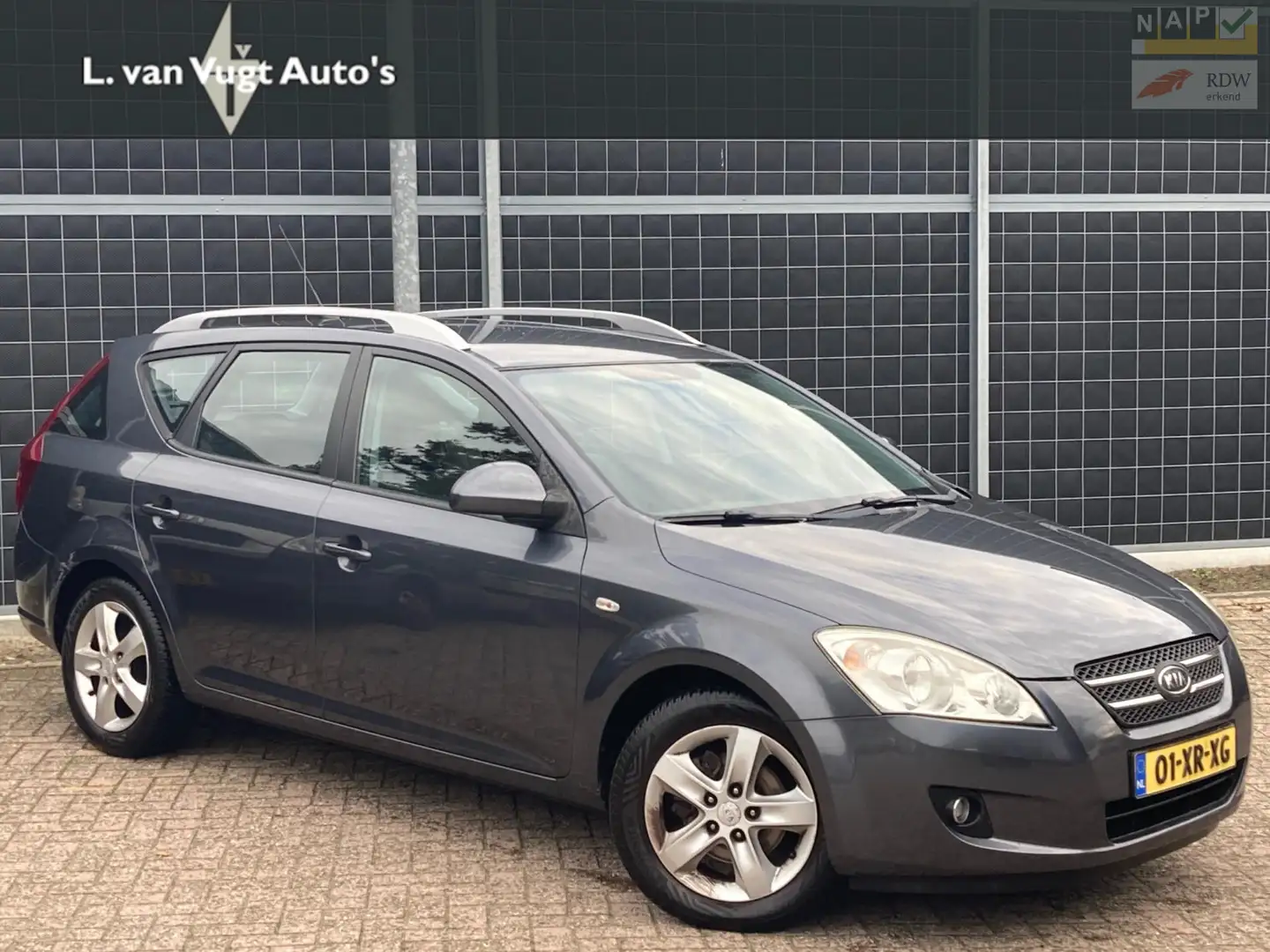 Kia Ceed / cee'd Sporty Wagon 1.6 Business Edition EXPORT Grijs - 1