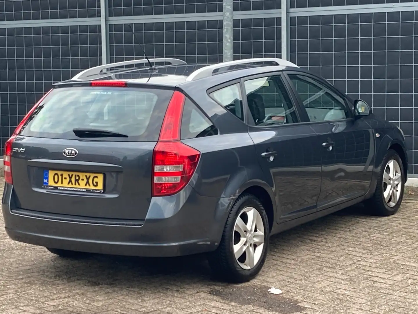 Kia Ceed / cee'd Sporty Wagon 1.6 Business Edition EXPORT Grijs - 2