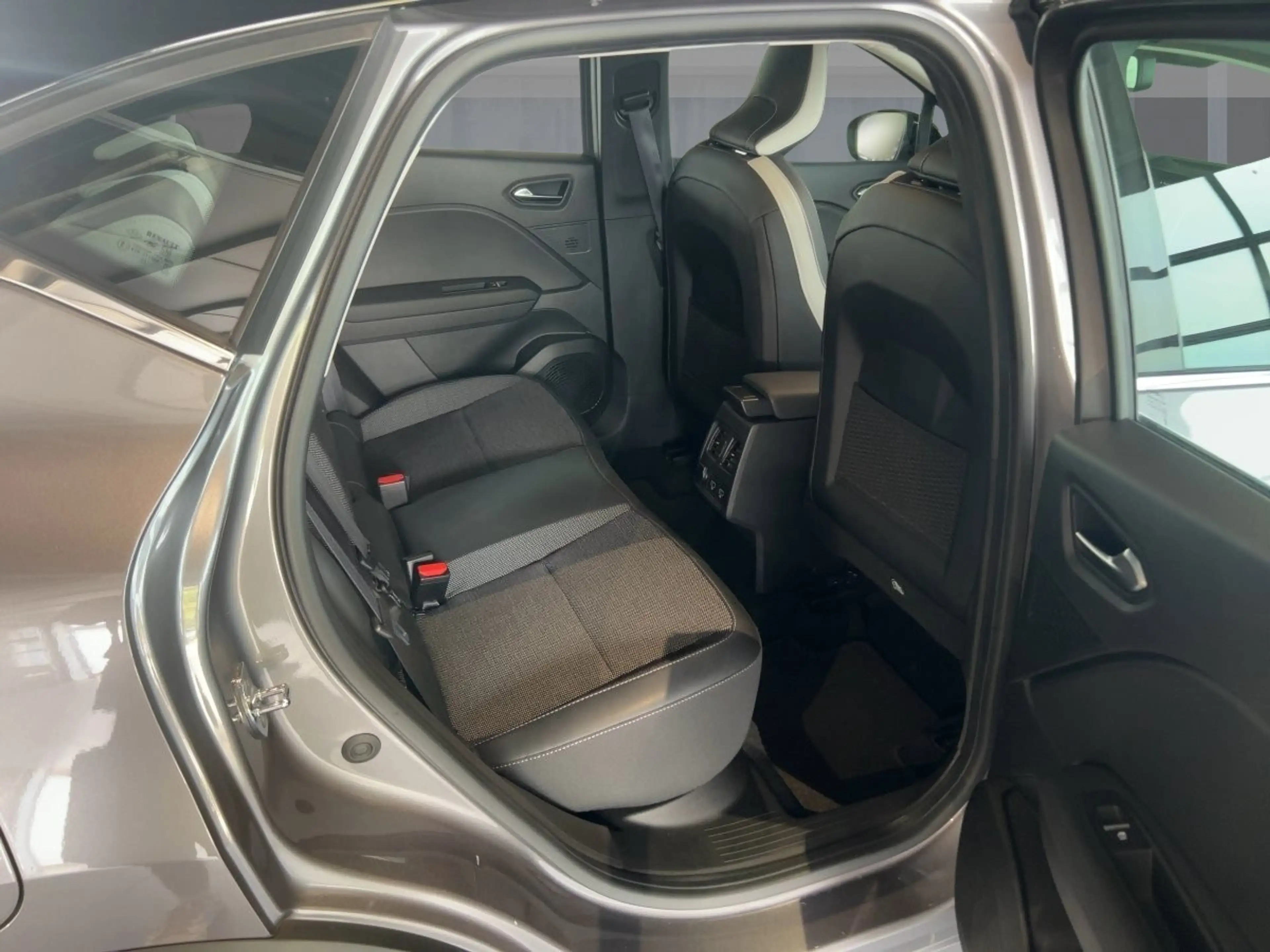 Renault Captur INTENS E-TECH Plug-in 160  SHZ PDC BT — photo 9