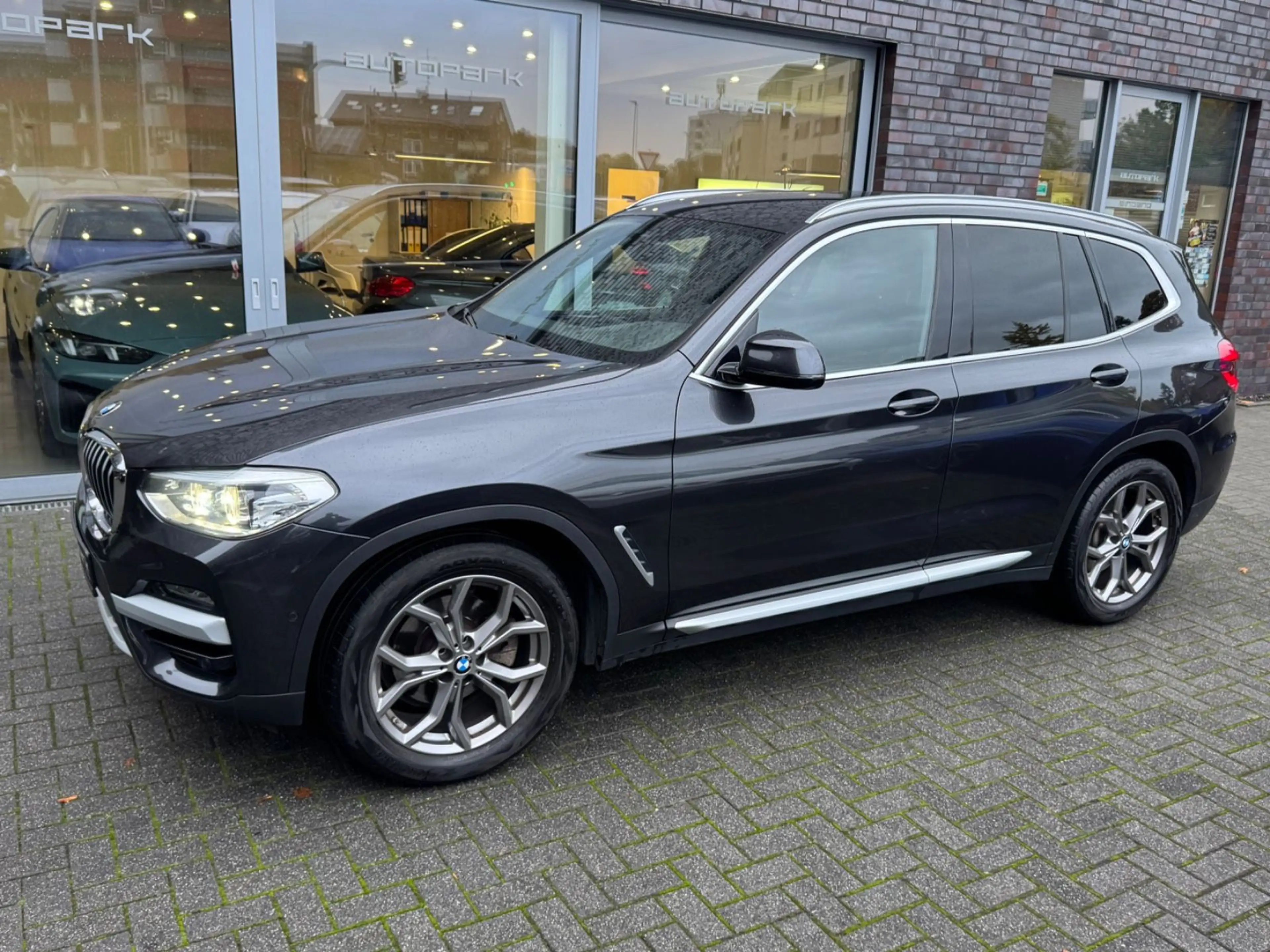 BMW X3 xDrive20d xLine AHK StHz LenkHeiz Kamera TOTW — photo 9