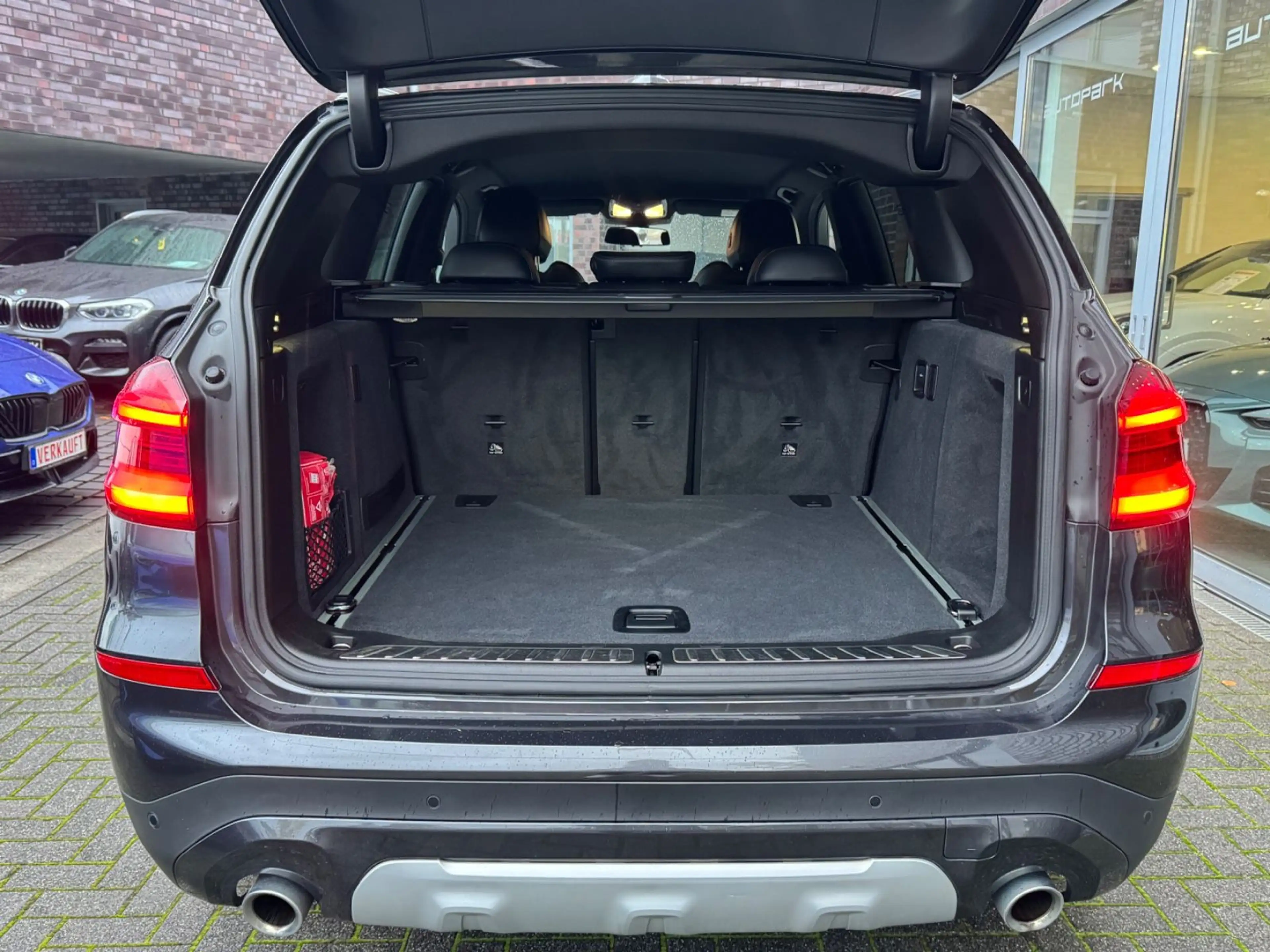 BMW X3 xDrive20d xLine AHK StHz LenkHeiz Kamera TOTW — photo 10