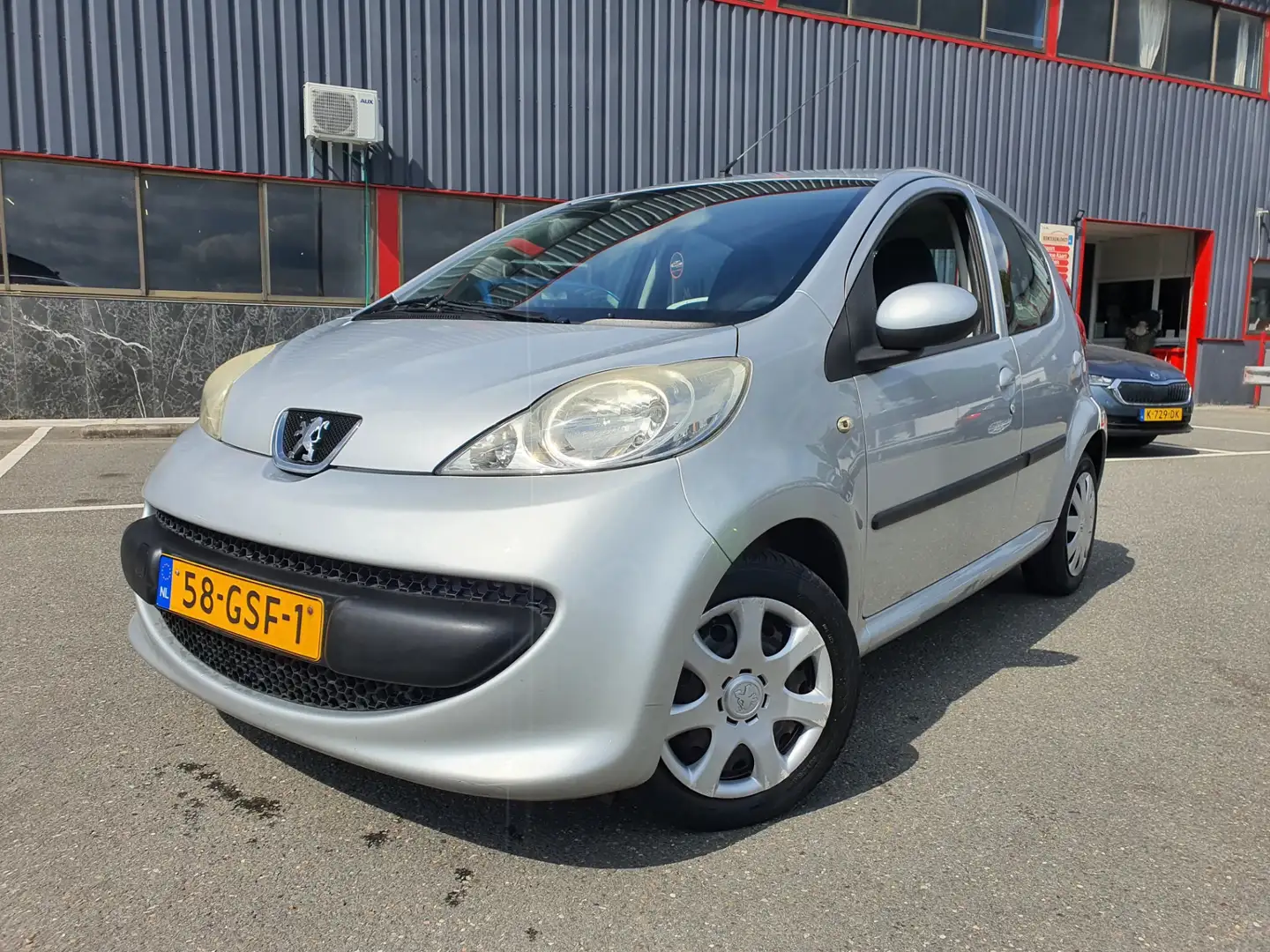 Peugeot 107 1.0-12V XS / NAP /AIRCO / 5 DEURS / ZUINIGE AUTO / Grijs - 2