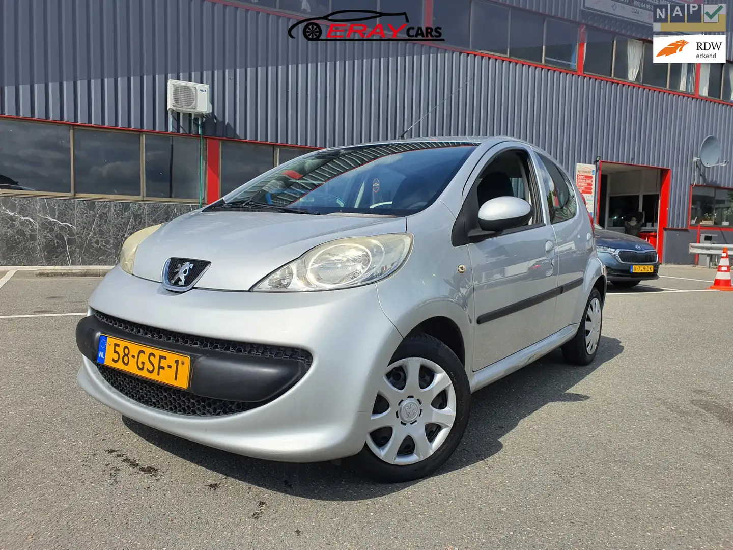 Peugeot 107 1.0-12V XS / NAP /AIRCO / 5 DEURS / ZUINIGE AUTO / Grijs - 1