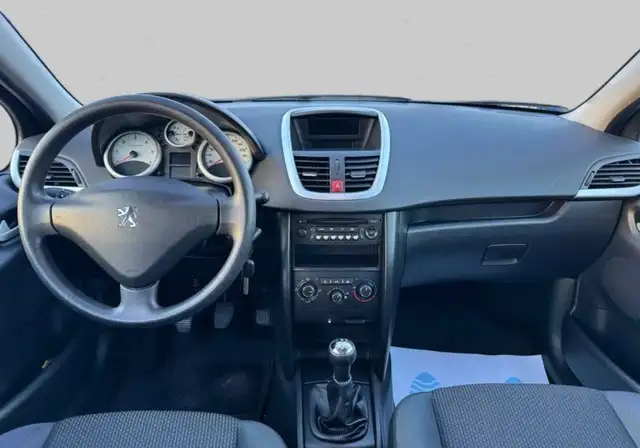 Peugeot 207 view 8