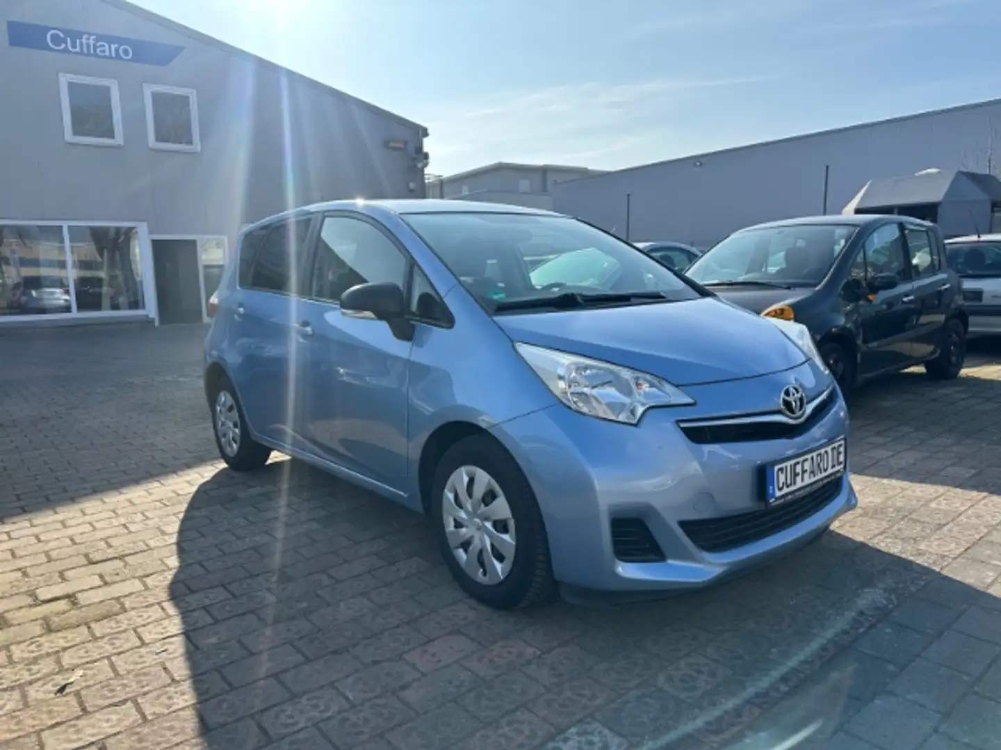 Toyota Verso-S Life 1.3 DAB Rückfahrkam. Temp Tel.-Vorb. Speedlim Albastru - 2