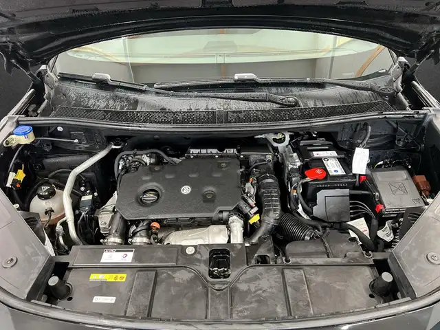 DS Automobiles DS 7 view 5