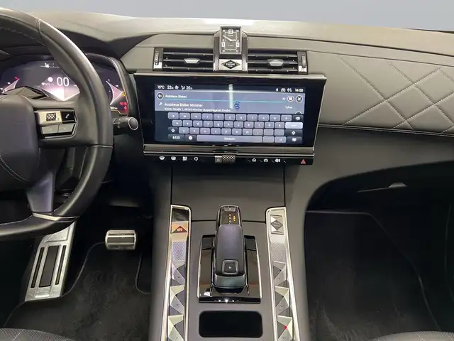 DS Automobiles DS 7 view 12