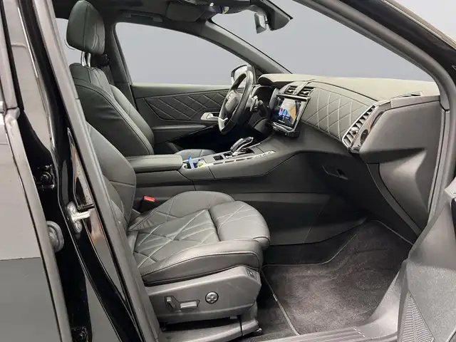 DS Automobiles DS 7 view 11