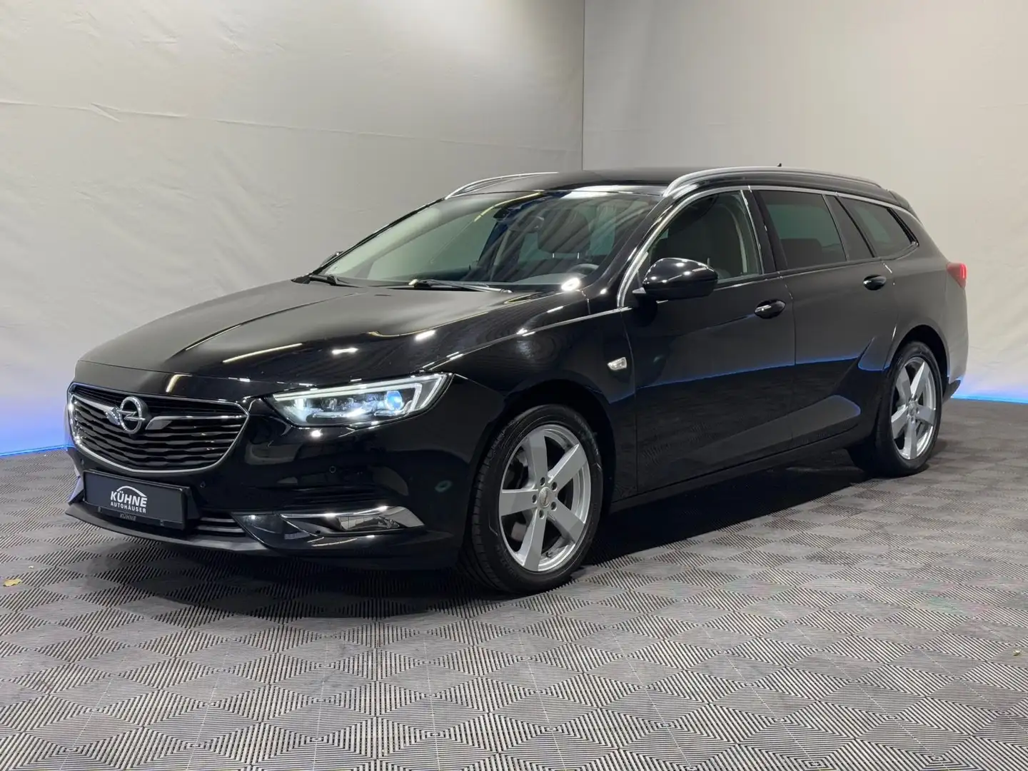 Opel Insignia Sports Tourer Innovation 4x4 | MATRIX Schwarz - 2