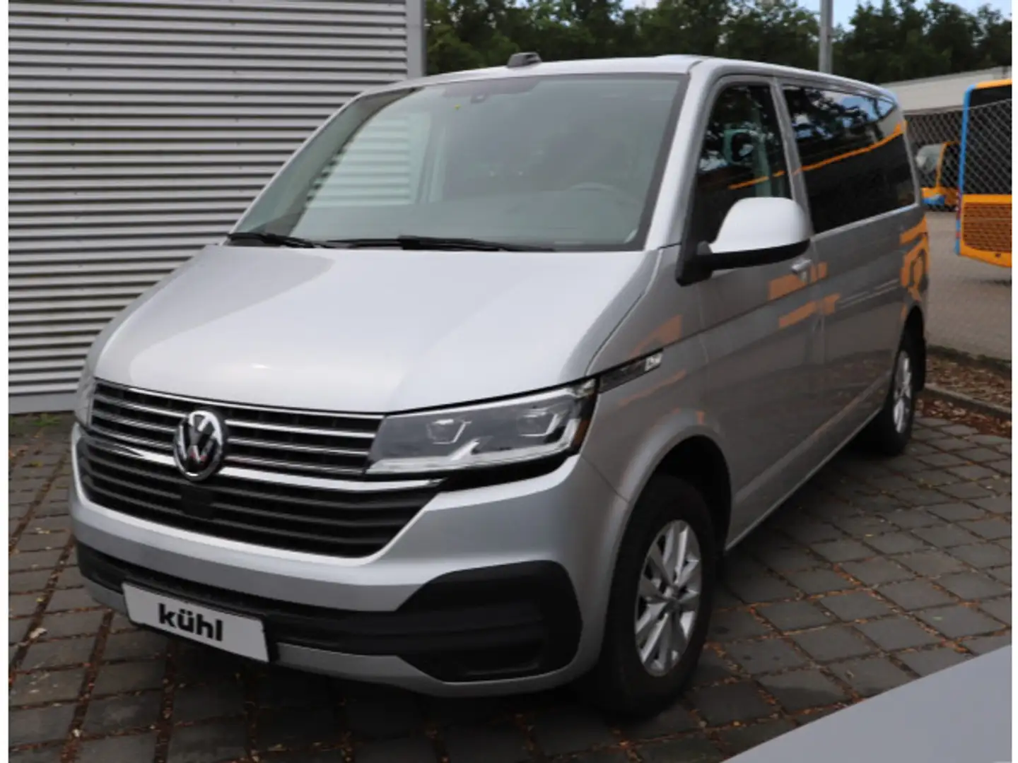 Volkswagen T6.1 Caravelle KR 2.0 TDI SCR DSG Comfortline , Silber - 2