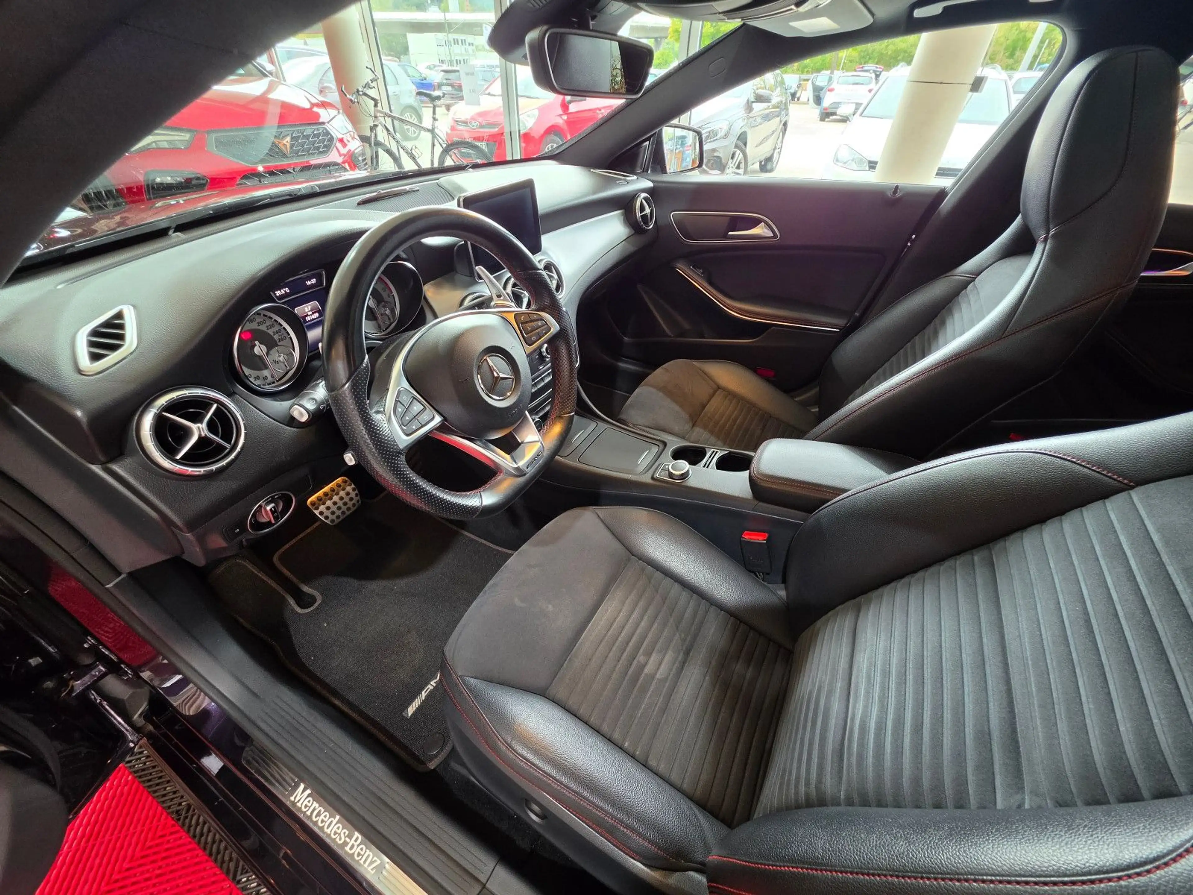Mercedes-Benz CLA 220 AMG LINE+PANO+NIGHT+RFK — photo 10