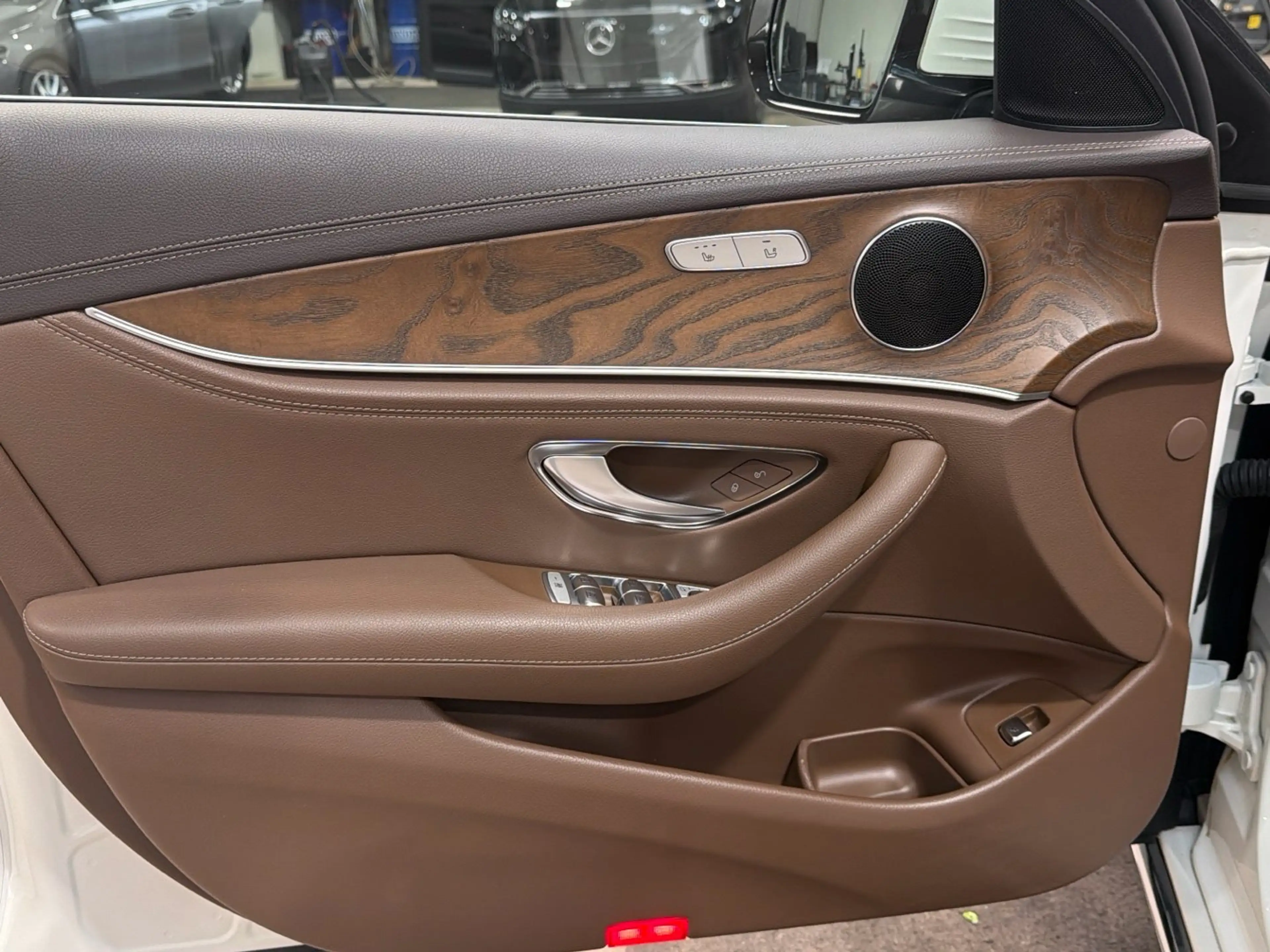 Mercedes-Benz E 220 d 4M Exclusive Totwinkel Comand Panorama — photo 15