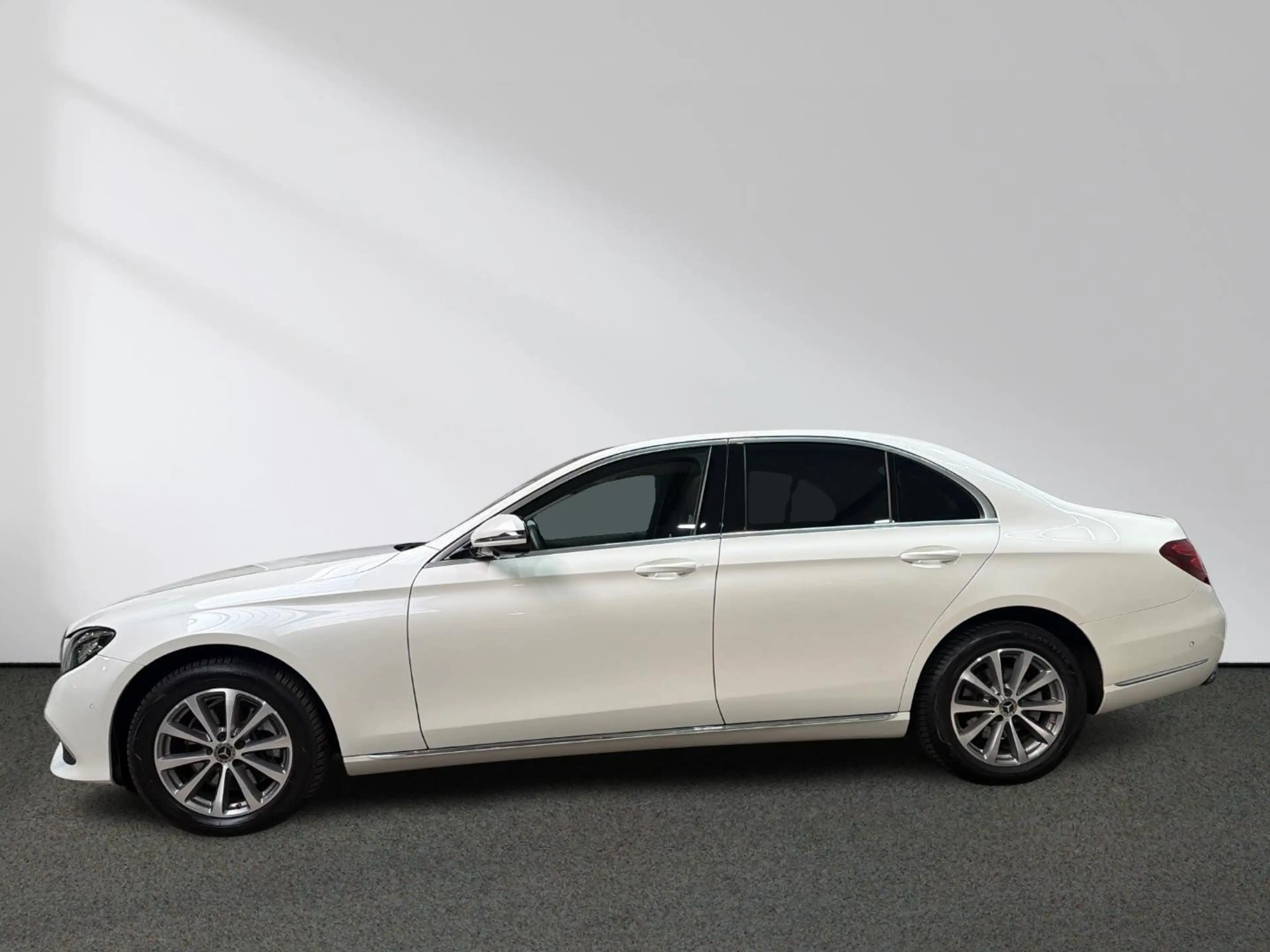 Mercedes-Benz E 220 d 4M Exclusive Totwinkel Comand Panorama — photo 3