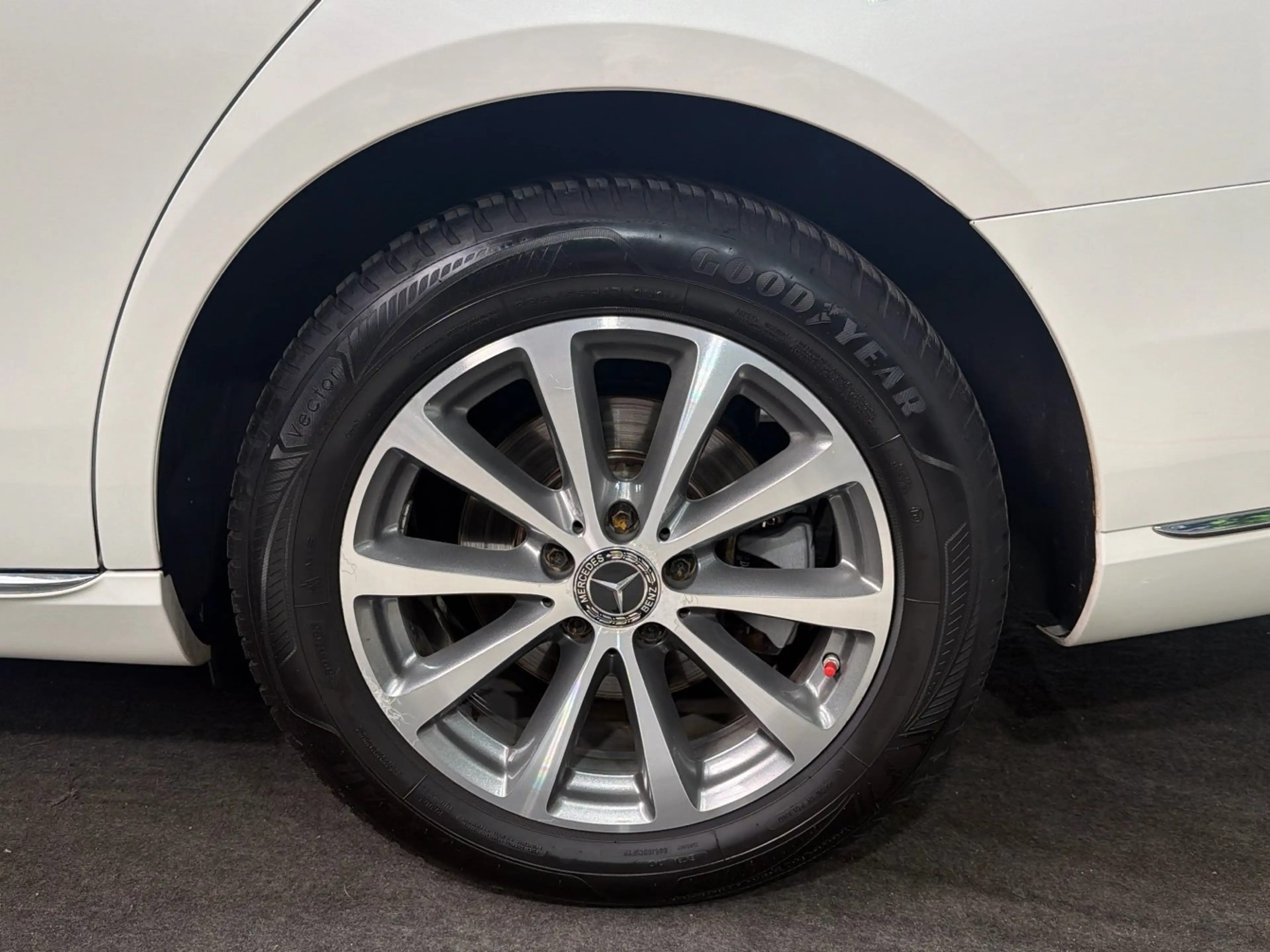 Mercedes-Benz E 220 d 4M Exclusive Totwinkel Comand Panorama — photo 8
