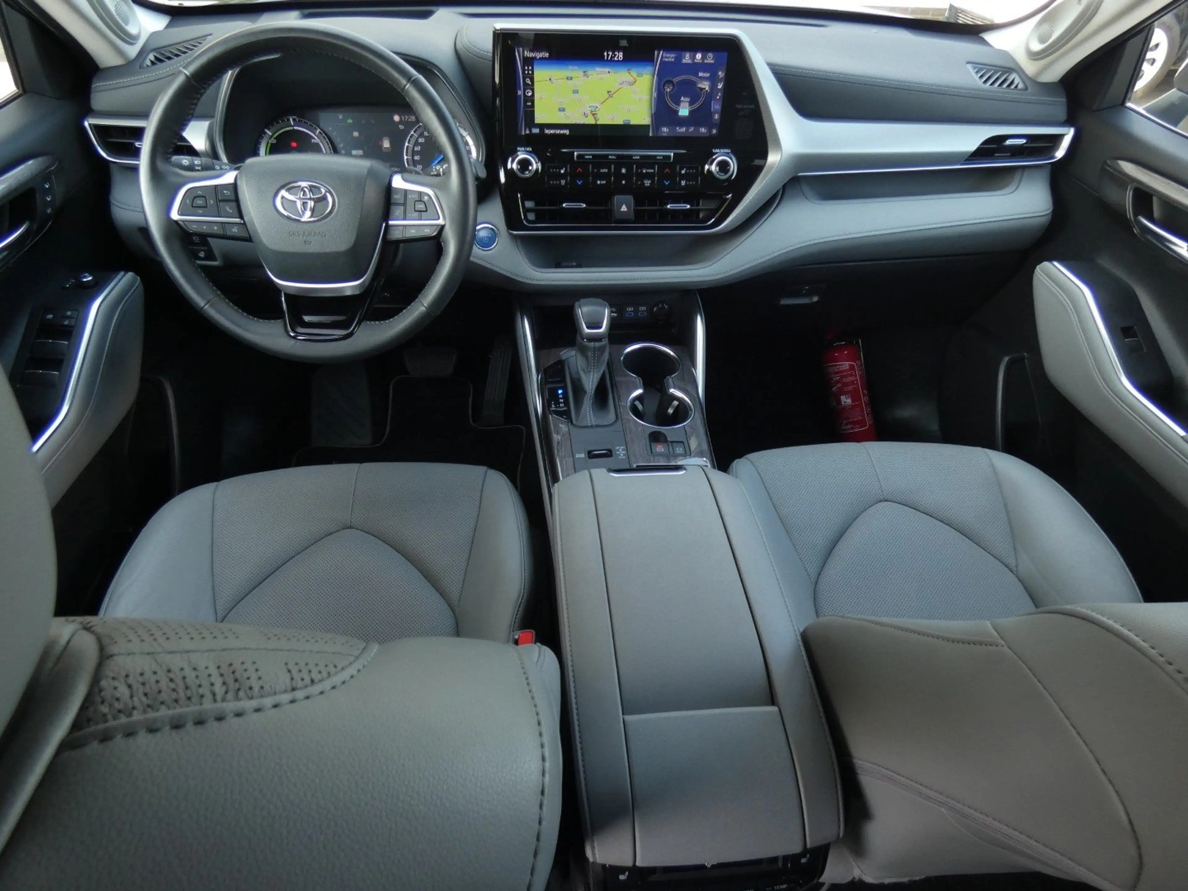 Toyota Highlander Hybrid AWD Premium Plus 7PL +Trekhaak +Venti Seats — photo 9