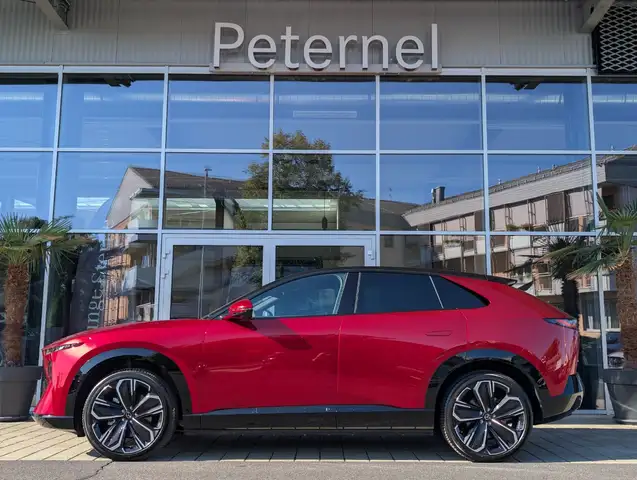 Mazda CX-6e view 3