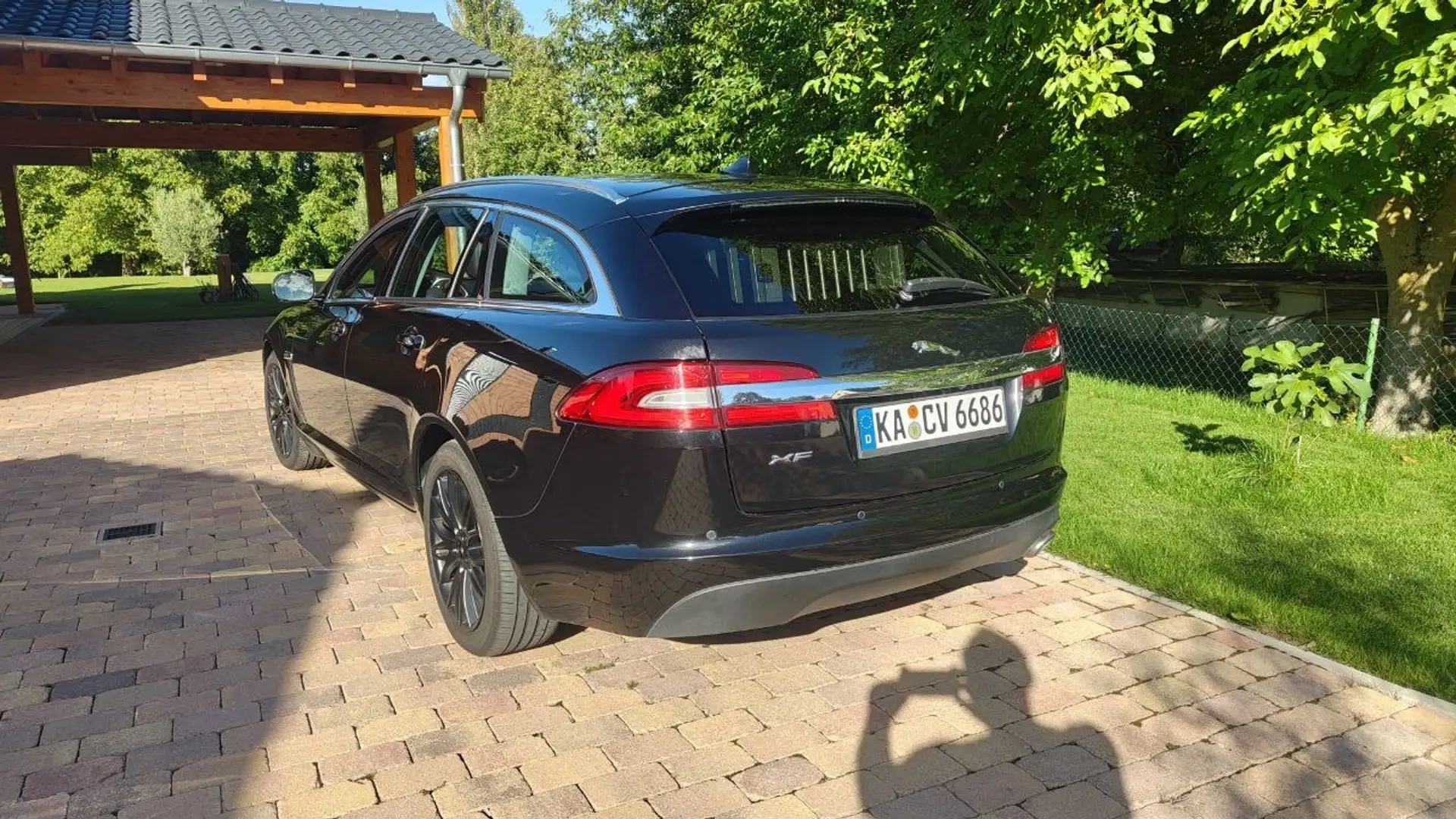 Jaguar XF 2.2 Diesel Schwarz - 2