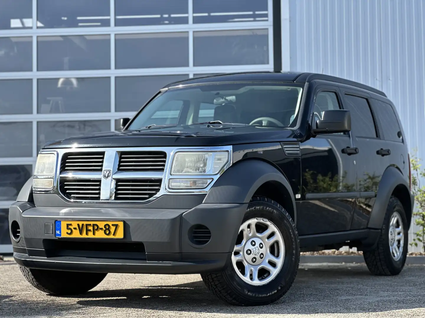 Dodge Nitro 3.7 V6 SE 206pk | Grijs kenteken | 3500kg geremd | Zwart - 1