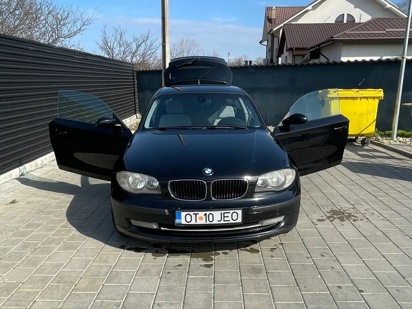 BMW 118 118d DPF Schwarz - 1