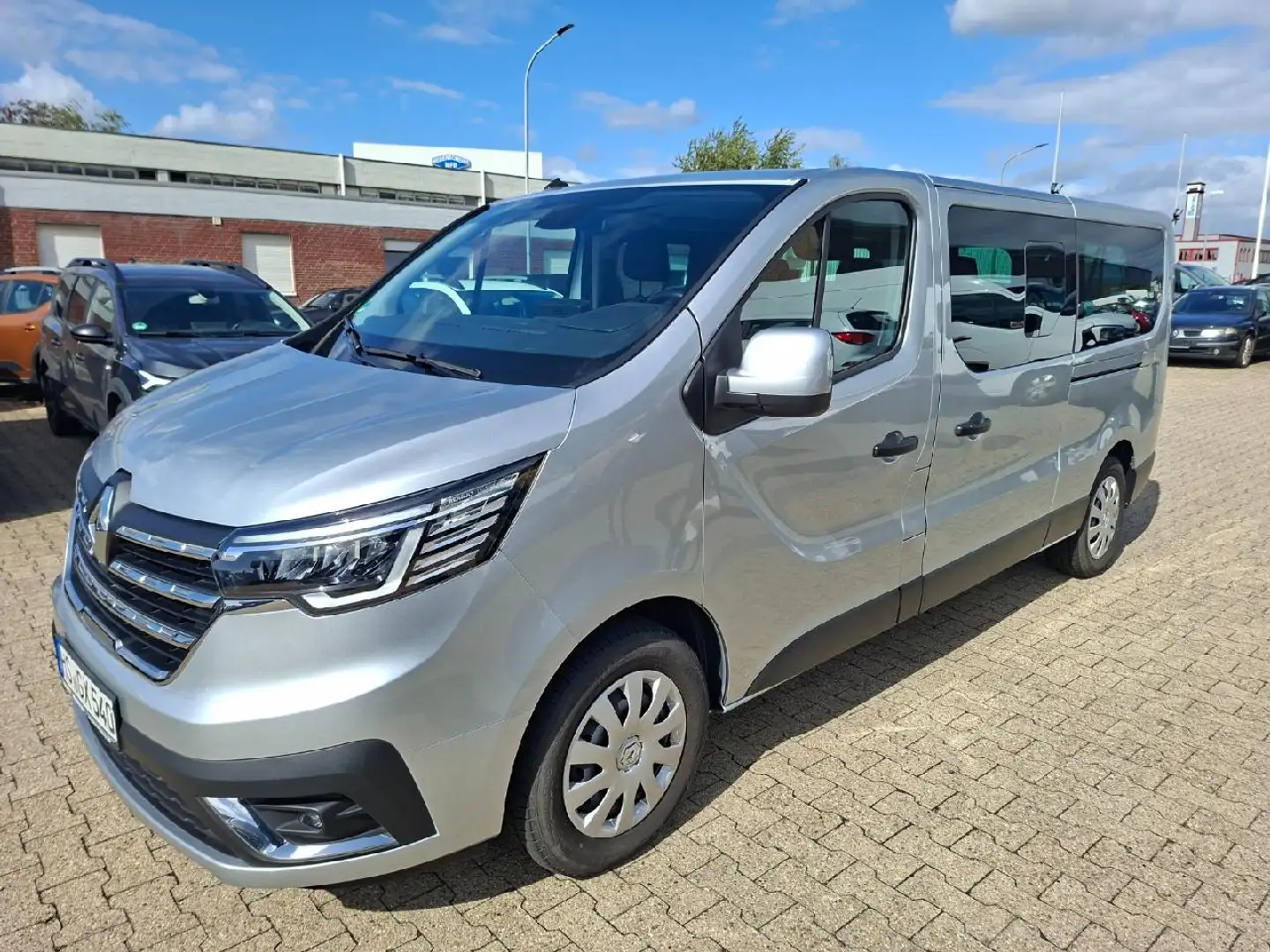 Renault Trafic L2H1 3,0t  Life Silber - 1