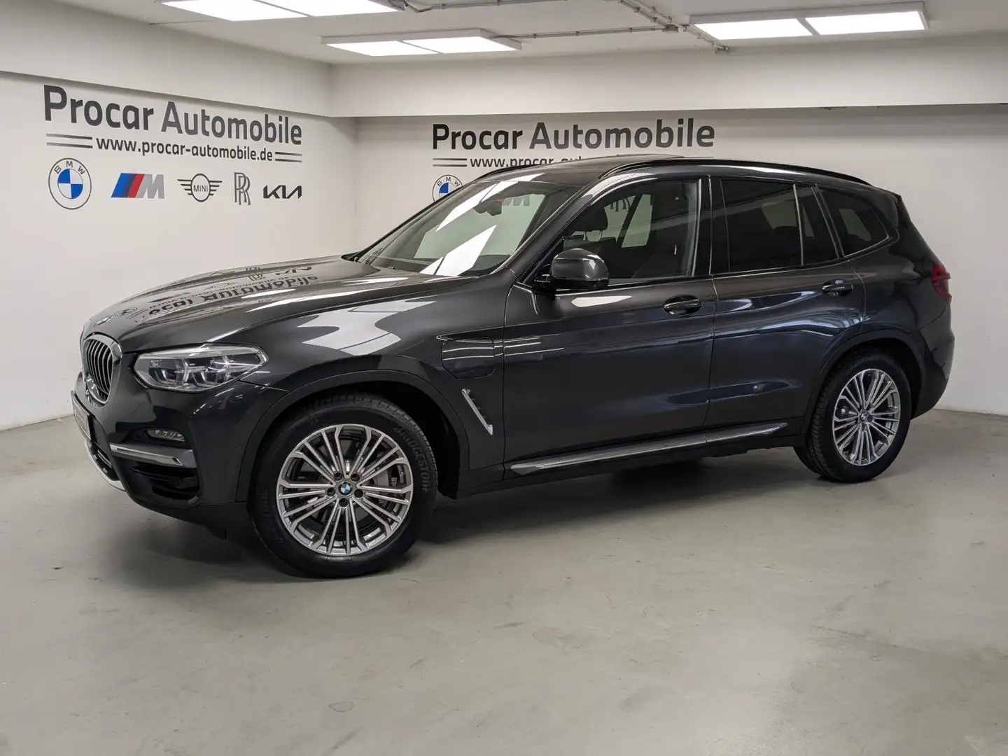 BMW X3 xDrive30e PANO SHZ DA ACC PA+ H/K LED AHK 19'' DAB Grau - 2