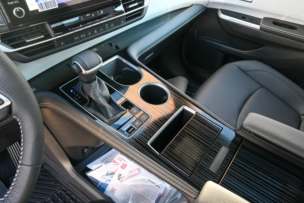Toyota Sienna снимка Toyota Sienna