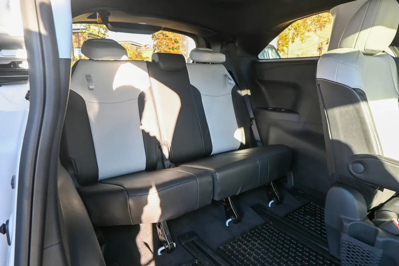 Toyota Sienna снимка Toyota Sienna