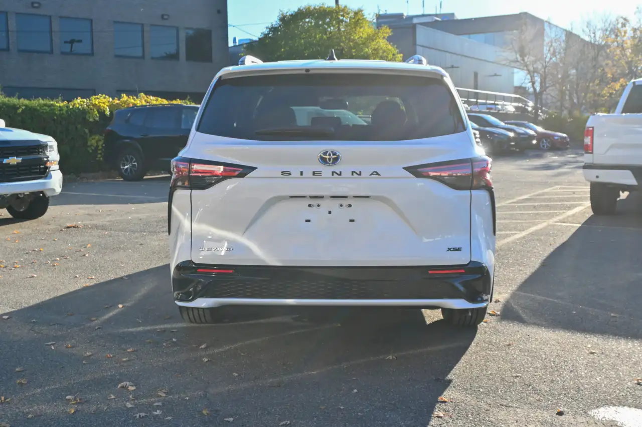 Toyota Sienna снимка Toyota Sienna