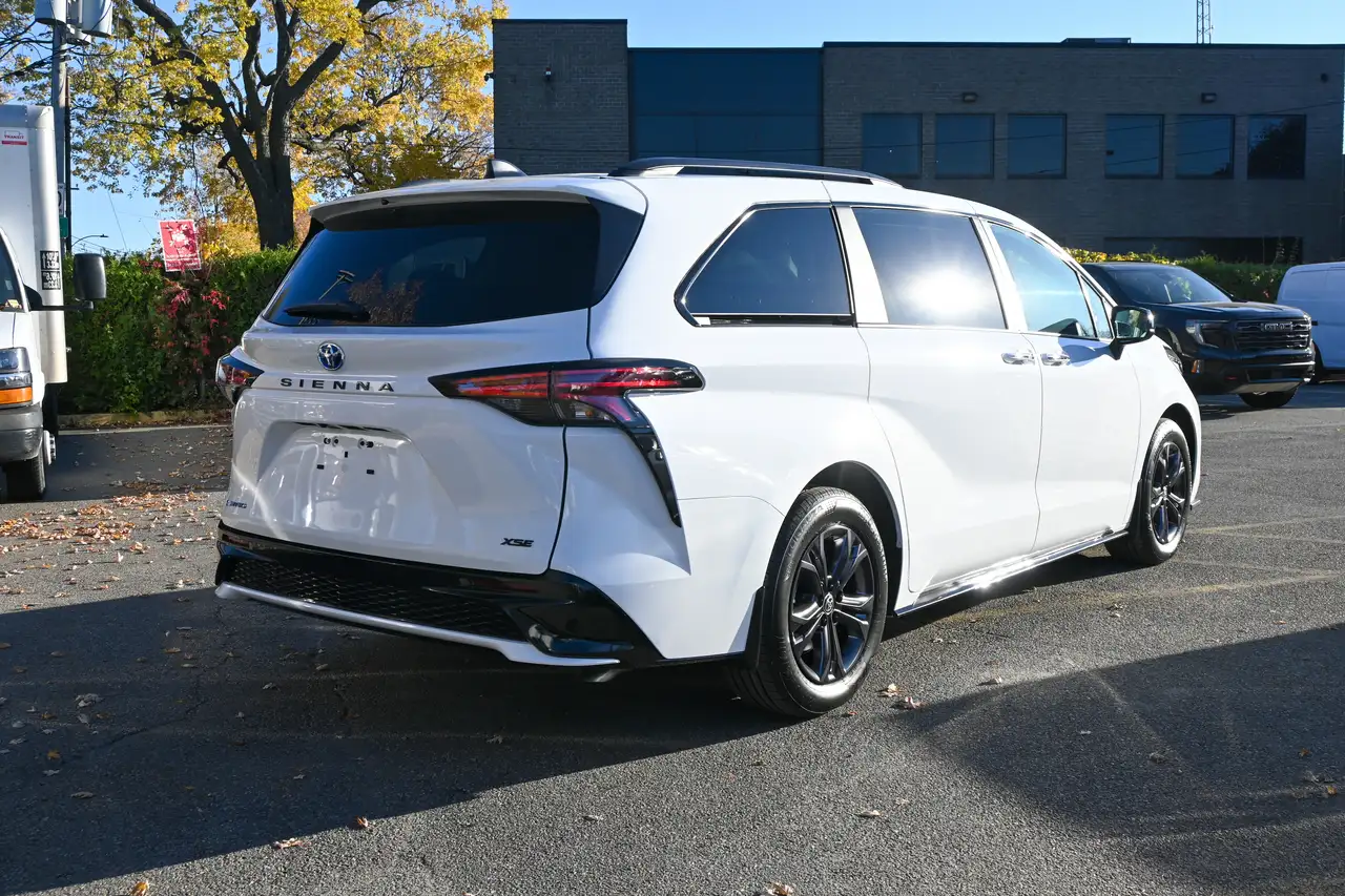 Toyota Sienna снимка Toyota Sienna