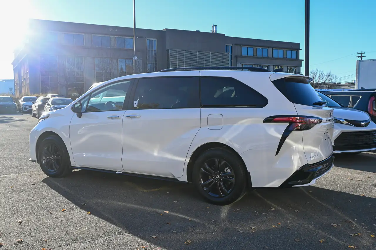 Toyota Sienna снимка Toyota Sienna