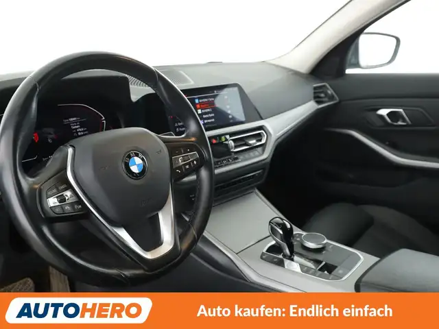 BMW 3 Series view 11