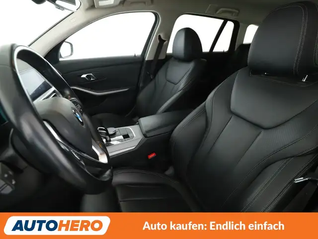 BMW 3 Series view 10