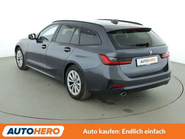 BMW 3 Series view 4