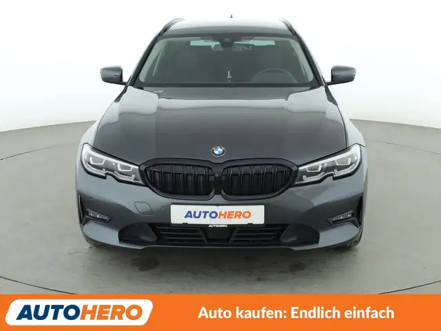 BMW 3 Series view 9