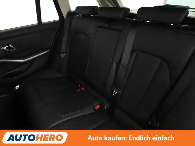 BMW 3 Series view 14