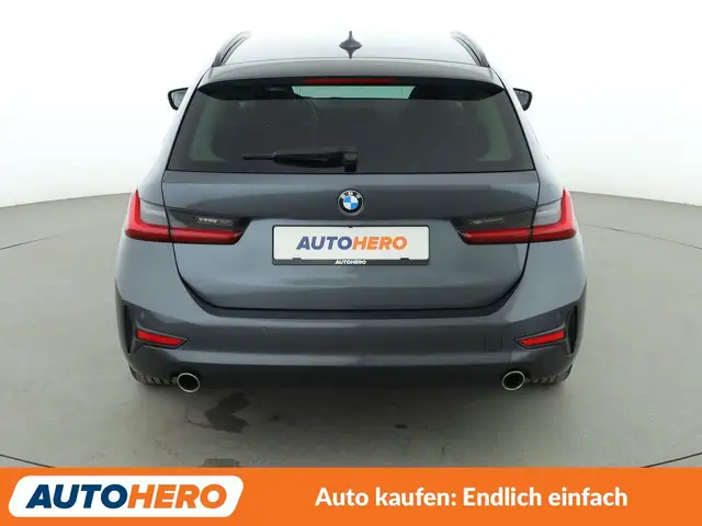 BMW 3 Series view 5
