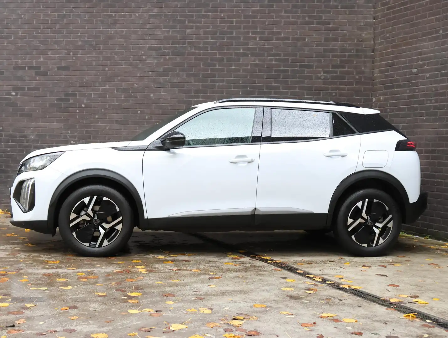 Peugeot 2008 SUV Allure 100pk | Navigatie | Achteruitrijcamera Wit - 2