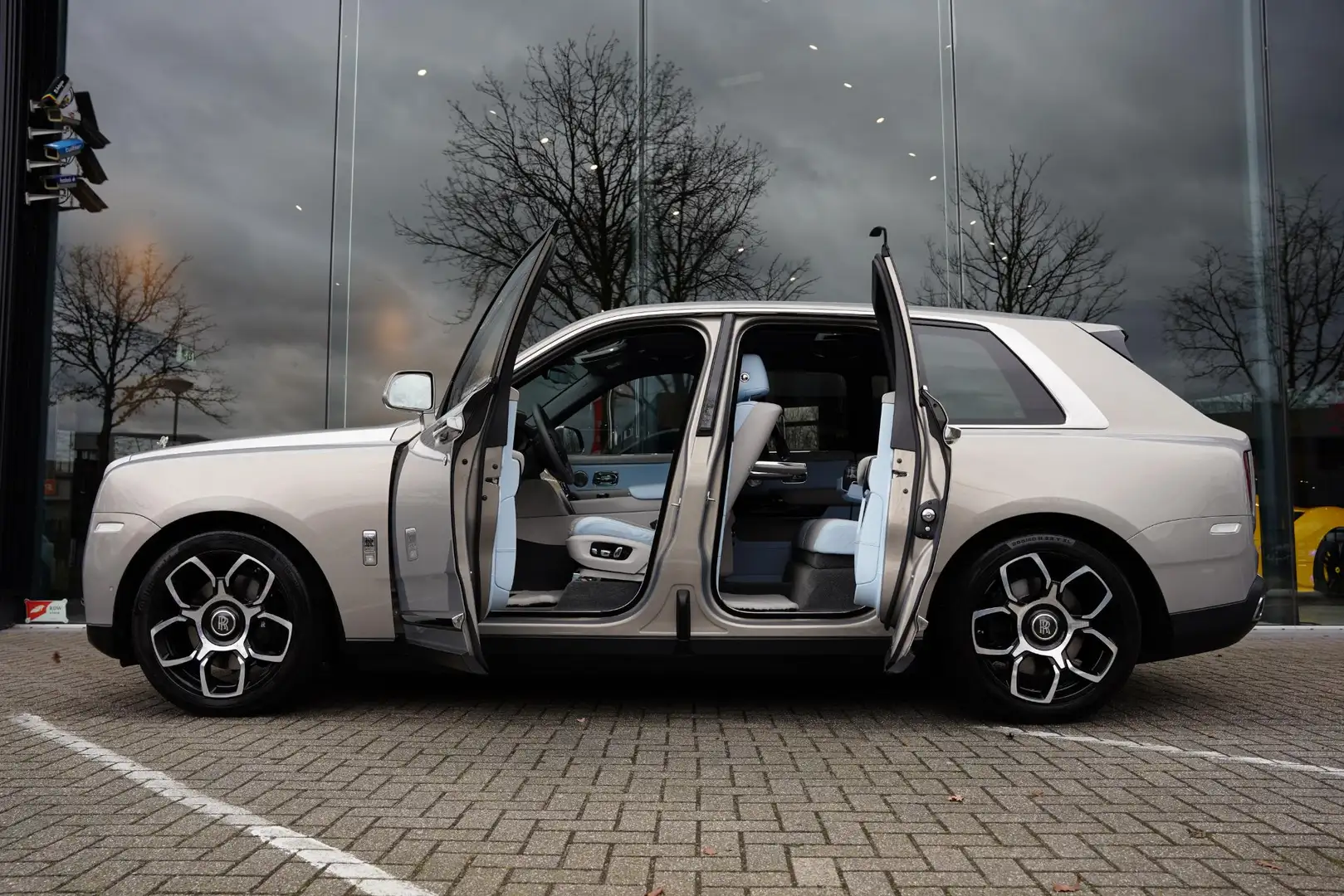 Rolls-Royce Cullinan 6.75 V12 / Bespoke Audio / Starlight / Twin-Coachl Silber - 2