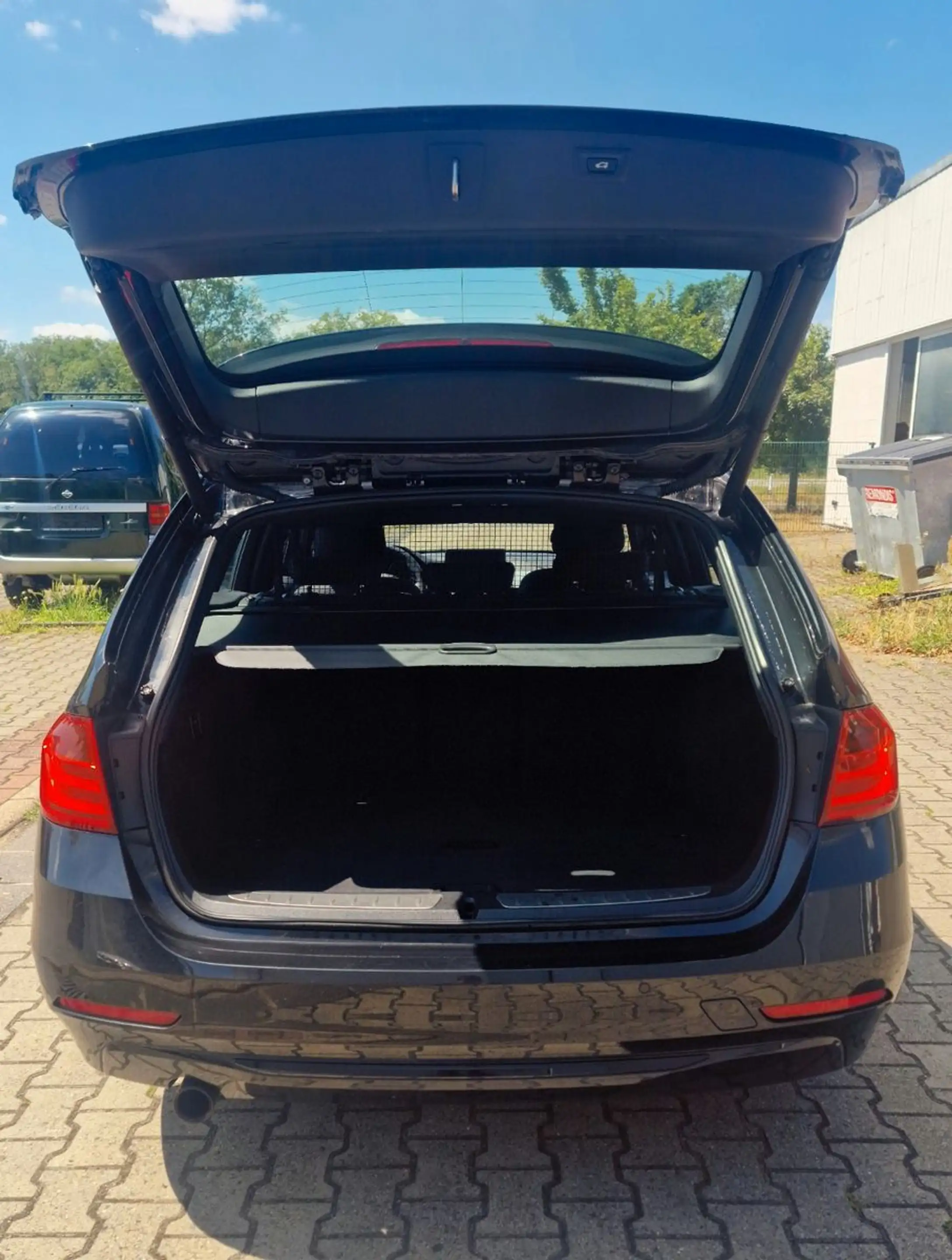 BMW 316 i F31 2 Hand Xenon Automatik AHK Schwenkb. — photo 9